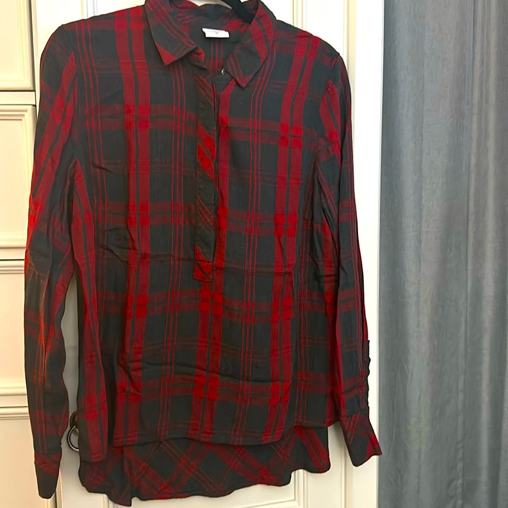 Cabi half button neckline lightweight high low plaid top red/grey size medium
